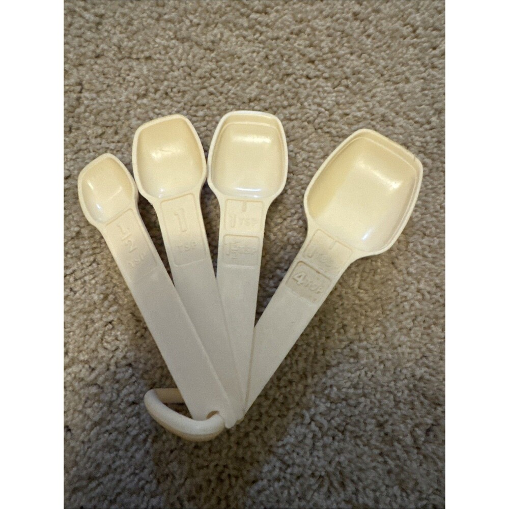 Tupperware Measuring Spoons Cream Almond Set of 4 + D Ring Gently Used Vintage